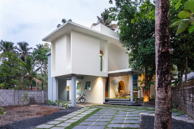 Banyan Tree House / Tales of Design studio - Exterior Photography, Houses, Courtyard, Facade, Stairs, Door