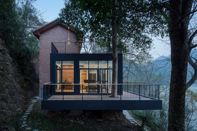 Situ Phoenix Island Hotel Renovation / ZhiXing Architects + Yongxinherui Engineering Consulting - Exterior Photography, Hotels, Deck, Facade, Fence, Handrail, Stairs, Forest