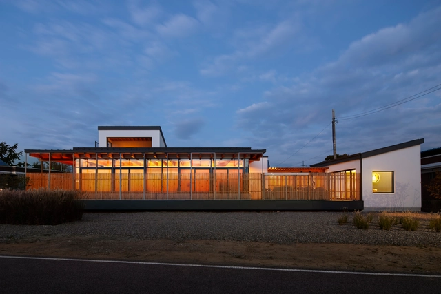 The FriYah 生活服务设施 / IDS - 建筑图, 独立住宅, 表皮, 门