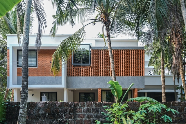 Casa pantalla de ladrillo / HONEYCOMB architects - Fotografía exterior, Casas, Jardín, Fachada