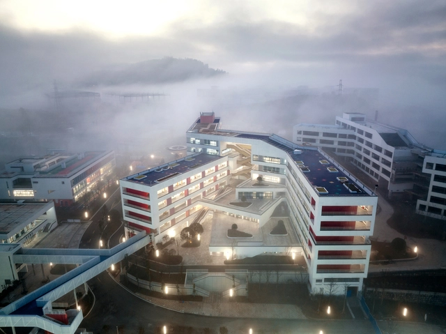 吉首中驰·湘郡礼德学校 / 山东建筑大学建筑城规学院象外营造工作室 - 室内图, 中小学校, 城市