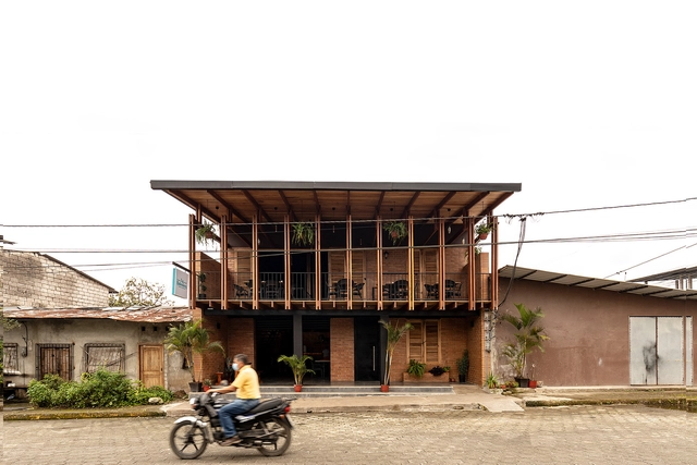 Casa productiva La Balconera / Natura Futura - Fotografía exterior, Tienda, Fachada
