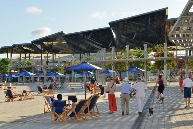 Barcelona prepara refugios climáticos para mantener frescos a los residentes durante los meses de verano - Imagen Principal