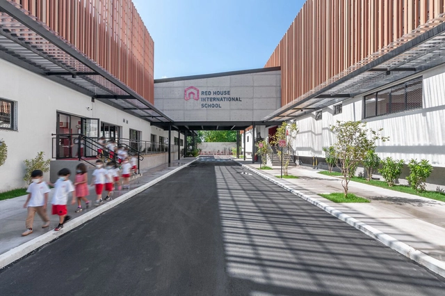 Escola Red House Villa-Lobos / STUDIO DLUX - Fotografia de Exterior, Escola Primária, Fachada