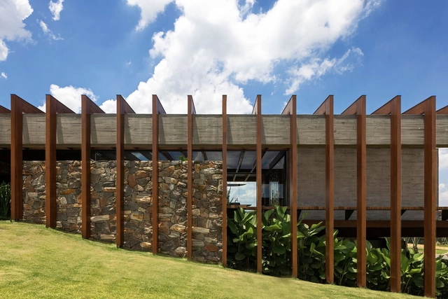 Casa Ninho / Felipe Caboclo Arquitetura - Fotografia de Exterior, Casas, Jardim, Cerca, Fachada, Viga