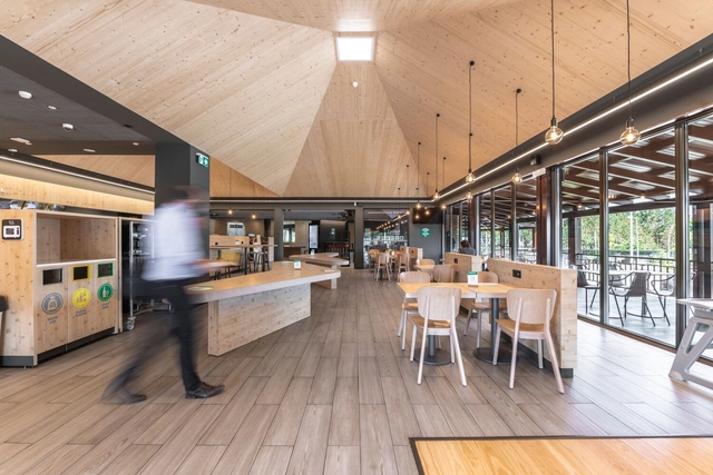 Brisa - Áreas de servicio A1 Mealhada / GSS arquitectos - Fotografía interior, Servicios, Cocina, Fijación Vigas, Mesas, Sillas