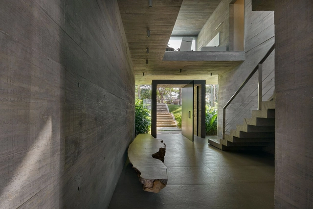 Casa de Concreto / Ângela Roldão Arquitetura - Fotografia de Interiores, Casas, Escada, Porta