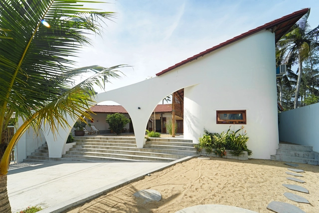 Nhà Mình 度假屋 / IZ Architects - 建筑图, 酒店建筑, 庭院, 表皮, 门