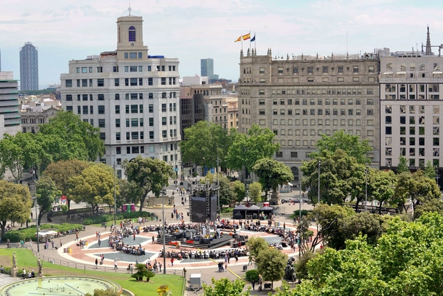 Arquitectura y comida: La cocina urbana de MAIO en el centro de Plaza Cataluña - Imagen Principal