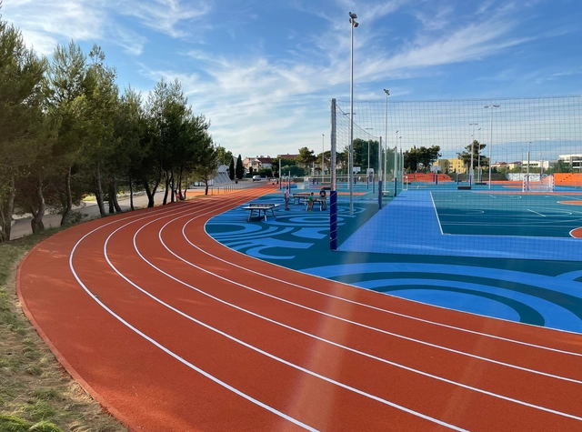 Sports Field of Elementary School Marija i Lina / Studio MAU d.o.o. - Exterior Photography, Sports Field
