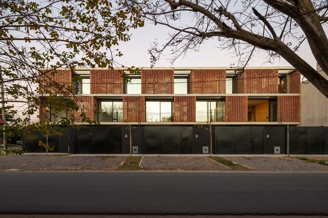 5 casas / AEC arquitectura - Fotografía exterior, Apartamentos, Fachada, Puerta