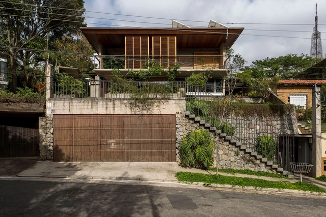 Residencia en calle Pombal / São Paulo Criação - Fotografía exterior, Casas, Fachada, Puerta