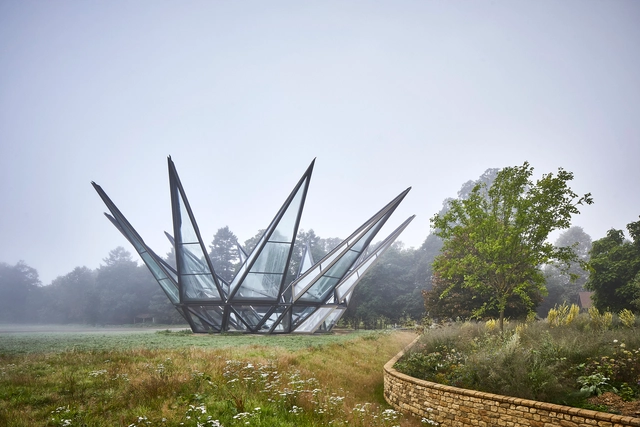 Heatherwick Studio presenta un invernadero cinético con forma de corona en West Sussex - Imagen Principal
