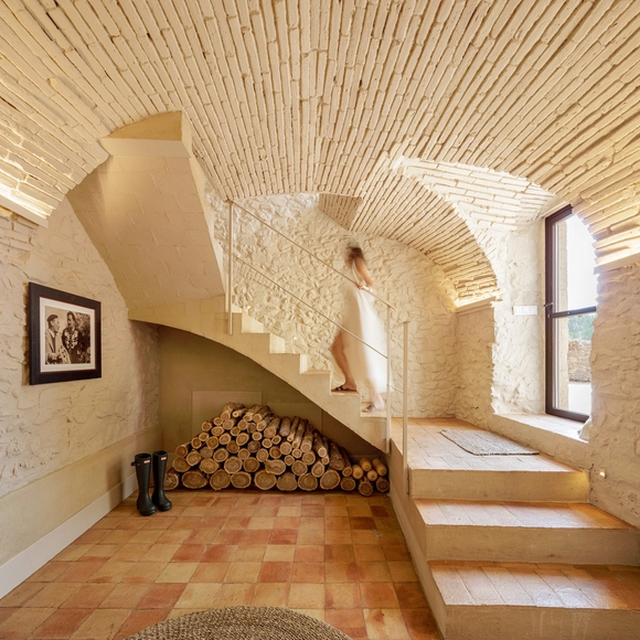 Masía Can Freixes / Pepe Gascón Arquitectura - Fotografía interior, Restauraciones, Escaleras, Fijación Vigas, Barandas, Arco