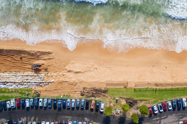 El derecho a la playa: Muros contra la erosión costera - Imagen Principal