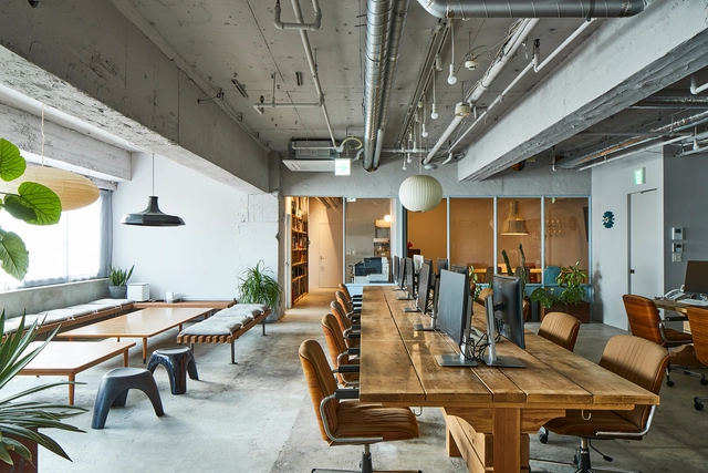 Roovice Office / ROOVICE - Interior Photography, Offices Interiors, Table, Lighting, Chair