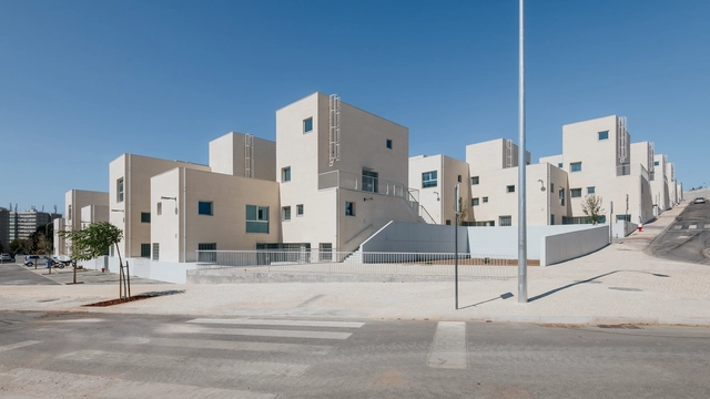 Viviendas sociales en Bairro da Cruz Vermelha / Alexandre Dias + Bruno Silvestre + Luís Spranger - Fotografía exterior, Vivienda Social, Fachada