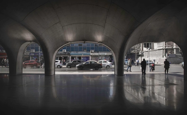Plaza de Armas Metro Station Building / Beals Lyon Arquitectos - Interior Photography, Offices, Arch, Arcade