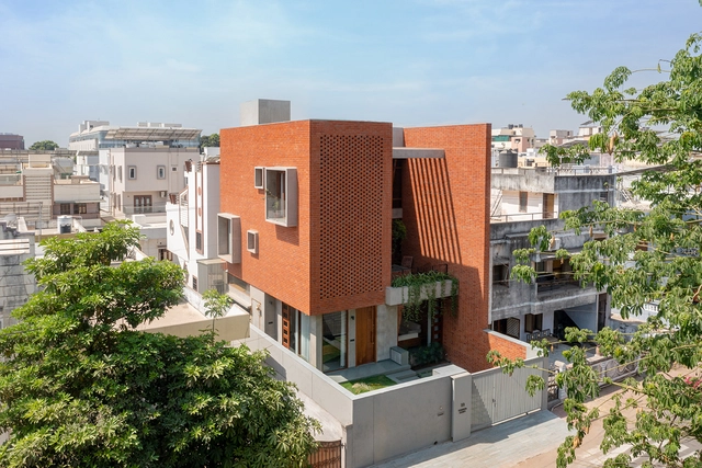The Floating Courtyard House / TRAANSPACE - Exterior Photography, Houses, Facade, Cityscape