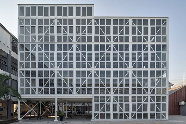 Edificio Talleres / MasPuntoCero Arquitectura y Juan Pablo Alvarado Foerster - Fotografía exterior, Sustentabilidad, Fachada