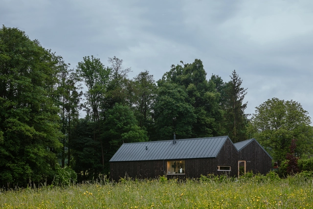 House with In-law Suite / KLAR - Exterior Photography, Houses, Forest