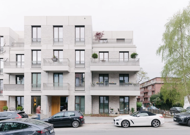 Terraced Building along the Alster / blrm Architekt*innen - Drawings, Apartments, Facade, Balcony