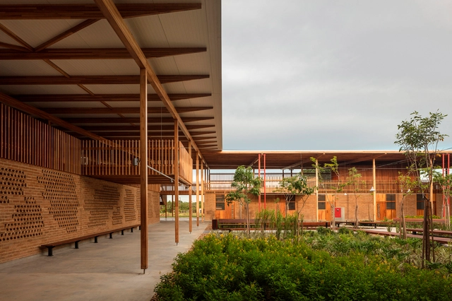 Moradas Infantis em Canuanã:  encontro entre arquitetura vernacular e tecnologias industriais  - Imagem de Destaque