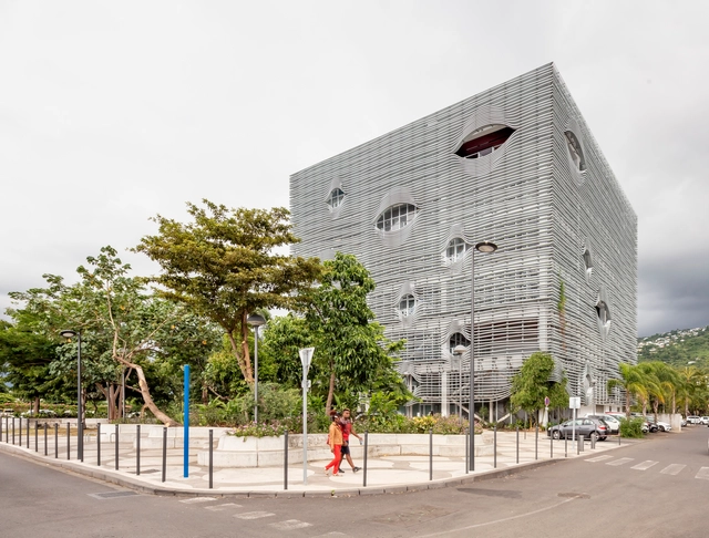 Regional Music and Dance School of Saint Paul / Périphériques Marin+Trottin Architectes - Exterior Photography, Schools , Facade, Fence