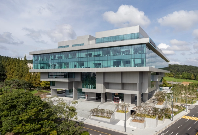 CHANGe UP Ground Educational and Research Facilities / POSCO A&C + USD Space - Exterior Photography, Cowork Interiors, Facade, Balcony