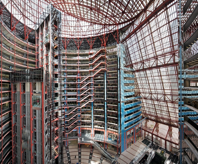 Google se instalará en el edificio posmoderno Thompson Center de Helmut Jahn en 2026 - Imagen Principal
