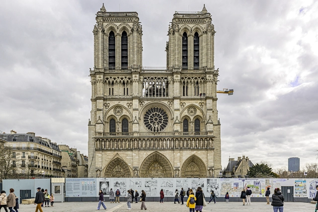 Catedral de Notre-Dame de Paris tem reabertura prevista para 2024 - Imagem de Destaque