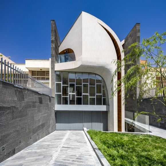 传统建筑现代化，伊斯法罕 H to V 之家 / CAAT Studio - 建筑图, 独立住宅, 庭院, 表皮, 楼梯, 拱, 门, 扶手