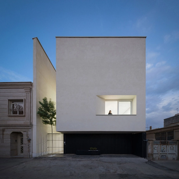 Casa Pishva / Ali Haghighi Architects - Fotografia de Exterior, Casas, Fachada, Porta