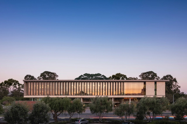 Stanford University School of Medicine Center for Academic Medicine / HOK - Exterior Photography, Detail, Garden, Facade, Arch