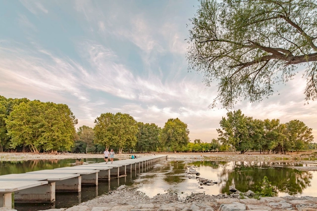 Puente inundable sobre el río Ter en Manlleu / Sau Taller d’Arquitectura - Fotografía exterior, Puente Peatonal