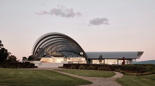 Vinícola Levantine Hill Estate / Fender Katsalidis Architects - Fotografia de Exterior, Vinícola, Arco