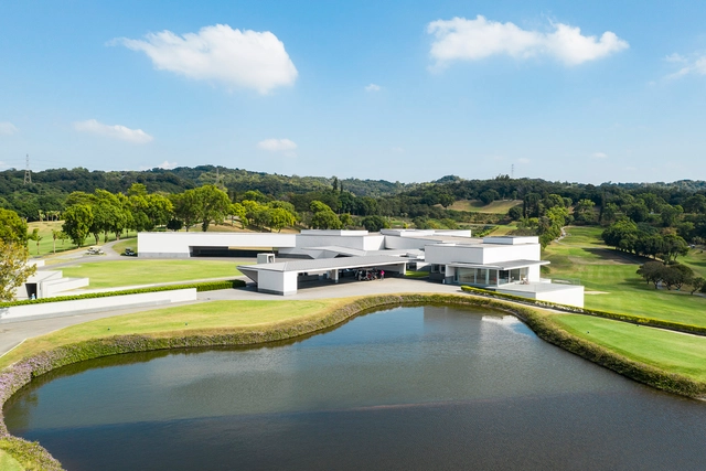 Chia Ching House - Clube de Golfe Taifong / Álvaro Siza Vieira + Carlos Castanheira - Fotografia de Exterior, Recreação  E Treinamento, Jardim, Fachada