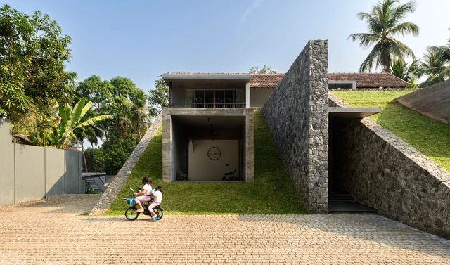 La casa escondida / Aslam Sham Architects - Fotografía exterior, Casas, Jardín, Fachada