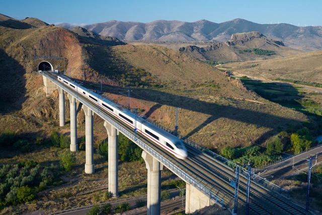 Madrid y Barcelona se beneficiarán con los planes de transporte gratuito de España - Imagen Principal