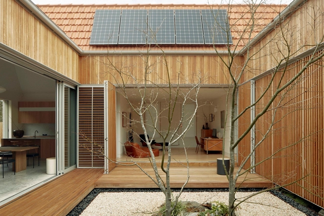 Casa patio / Ha Architecture - Fotografía interior, Casas, Terraza, Fachada, Fijación Vigas, Balcón, Mesas, Bancas
