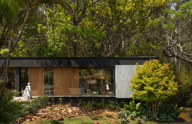 Bateia Bungalow Bathroom / Studio 126 Arquitetura - Exterior Photography, Bath House, Garden, Facade, Forest