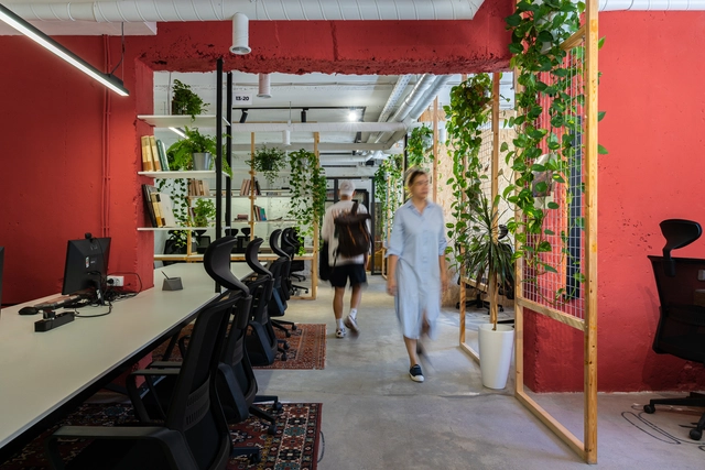 coworking [hub] / architecture & design bureau [a:kitekt] - Fotografia de Interiores, Interiores De Coworking, Iluminação, Mesa, Cadeira