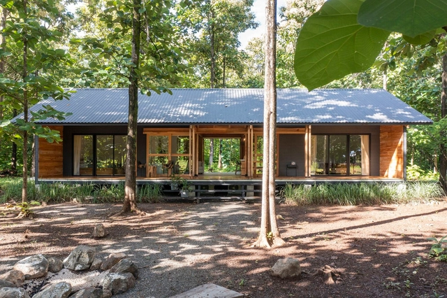Casa entre tecas / Aarcano Arquitectura - Fotografía exterior, Casas, Fachada, Bosque