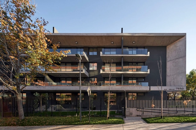 Mar Jónico Apartment Building / SML Arquitectos - Exterior Photography, Residential, Facade, Door, Stairs