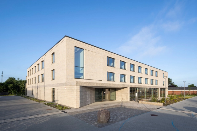 Office Building District Administration / Tchoban Voss Architekten - Exterior Photography, Office Buildings, Facade, Door