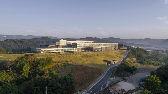 韩国现代集团全球合作伙伴中心+庆州大学校园区 / Hyunjun Mihn + mp_art architects - 建筑图, 大学, 海岸
