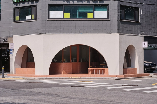 Chungkim 烘焙屋 / WARP AND WOOF - 室内图, 零售建筑, 门, 表皮, 拱, 拱廊