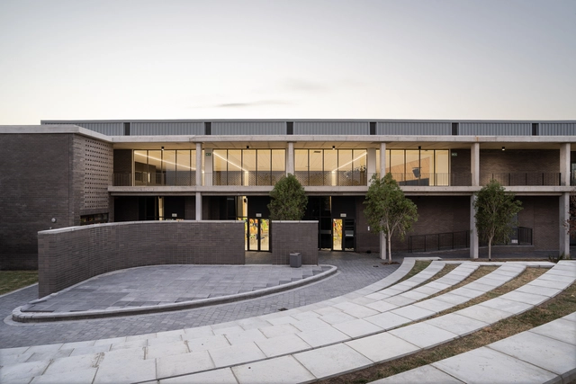 Curro Durbanville Highschool / BPAS Architects - Exterior Photography, High School, Courtyard, Facade