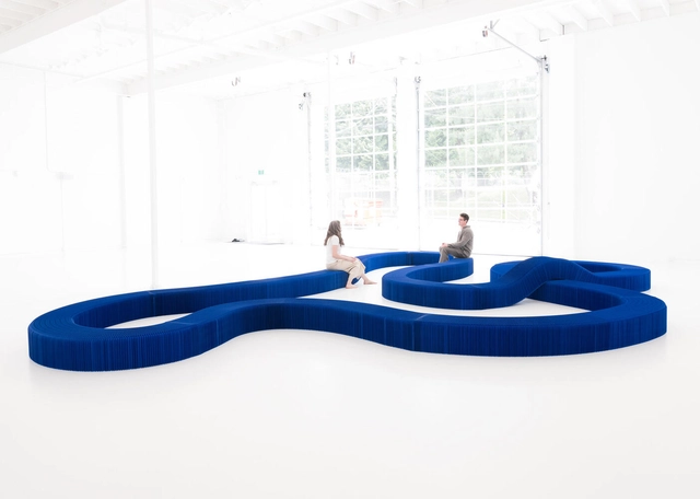 Sofás modulares para espacios flexibles: jugando con la geometría - Imagen Principal