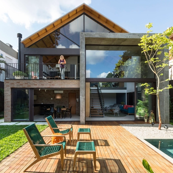 Casa Murupi / ARKITITO Arquitetura - Fotografia de Exterior, Casas, Terraço, Fachada, Mesa, Cadeira